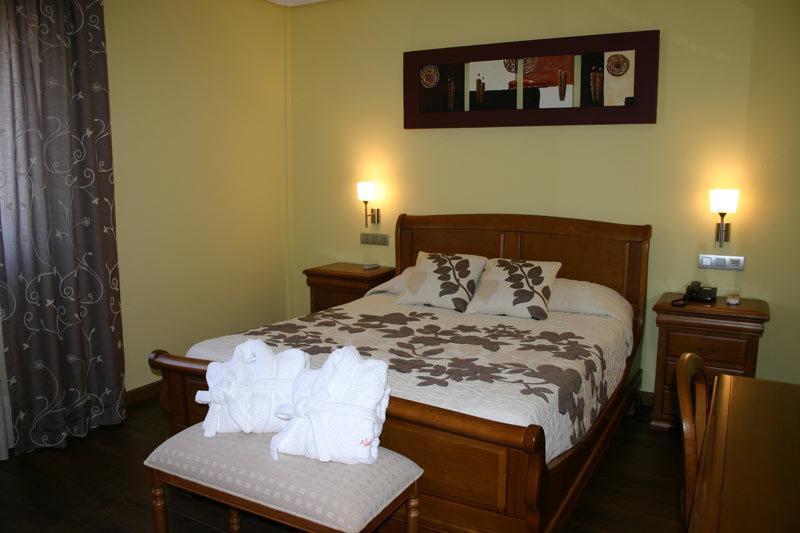 Complejo Aldeola Bed & Breakfast Malpica Exterior photo