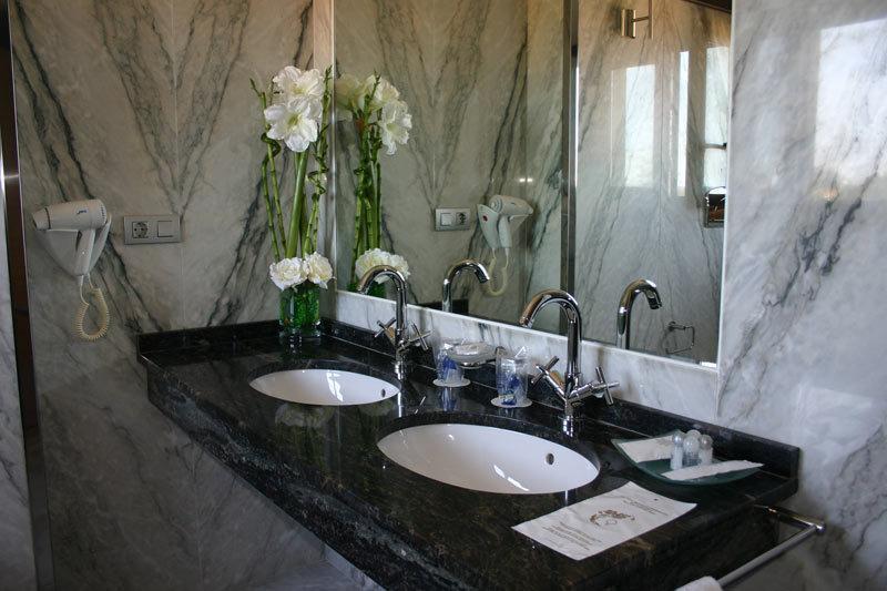 Complejo Aldeola Bed & Breakfast Malpica Exterior photo