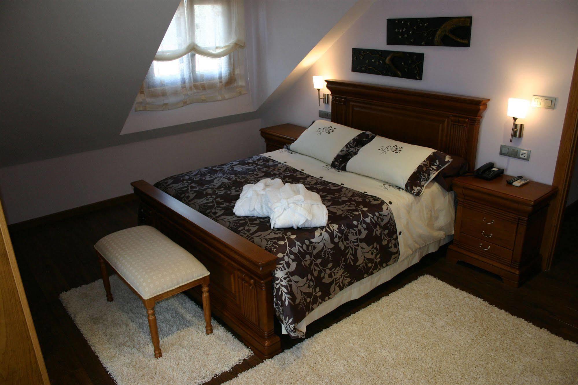 Complejo Aldeola Bed & Breakfast Malpica Exterior photo