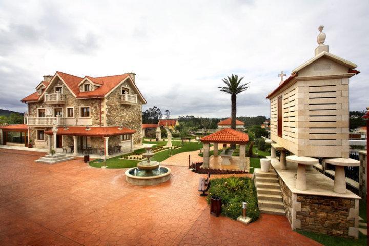 Complejo Aldeola Bed & Breakfast Malpica Exterior photo